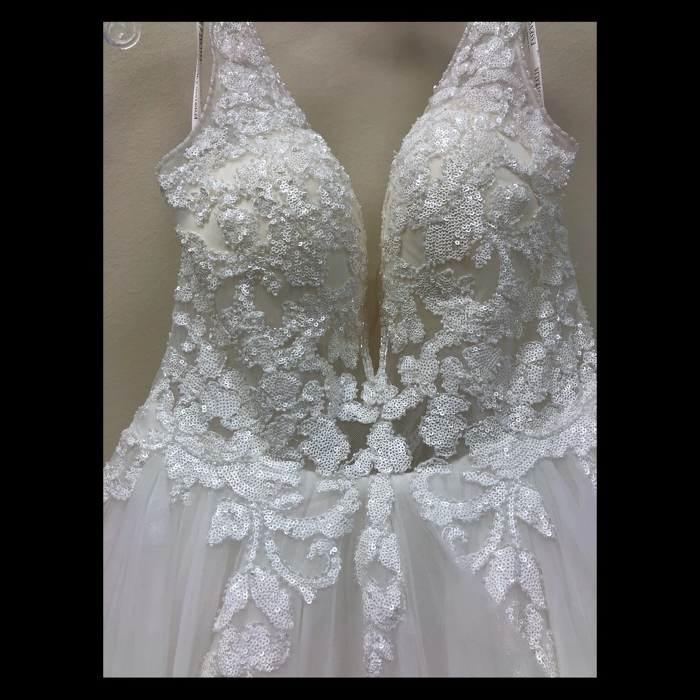 New Unaltered Wedding Dress - Picture 6 of 6